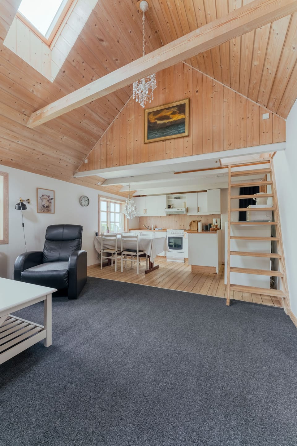 Traditional House, 2 Bedrooms | Living room