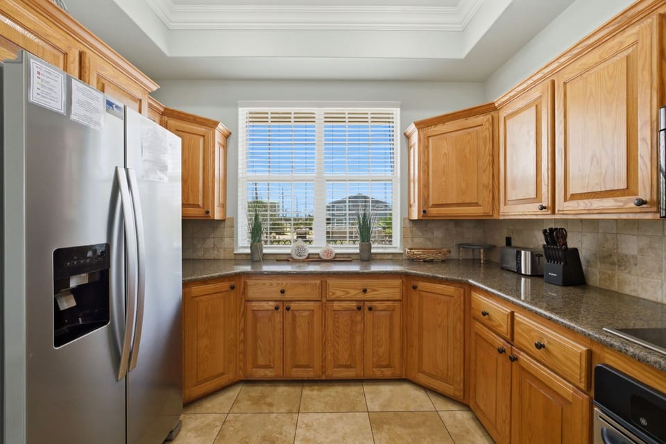 Full kitchen