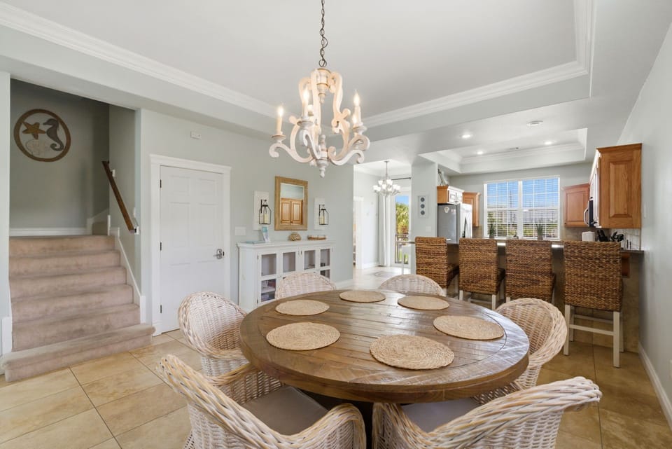 Seating for six at the dining table