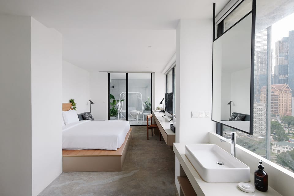 Deluxe Double Room | Minibar, in-room safe, desk, blackout drapes
