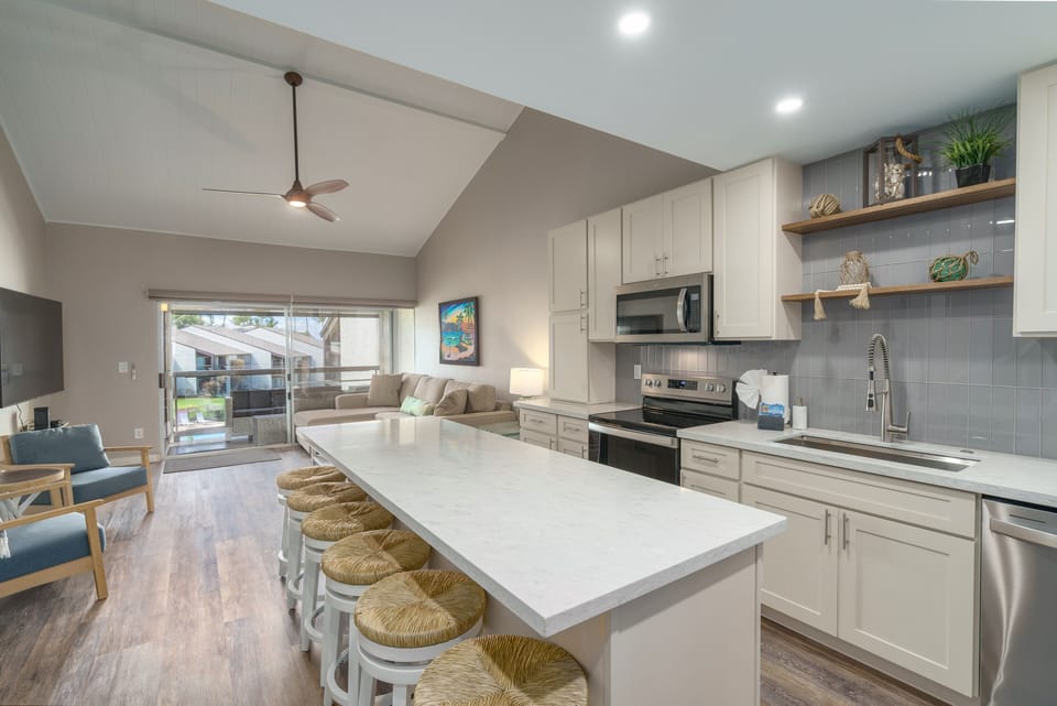 Large Kitchen & Living Area