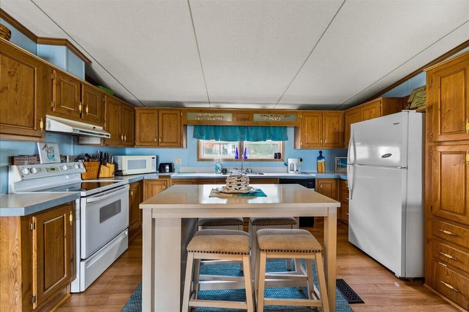 Bright Beachy Colors throughout Nunzs Cove.