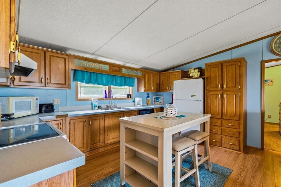 Grab a bit at the Kitchen Island before hitting the Beach.