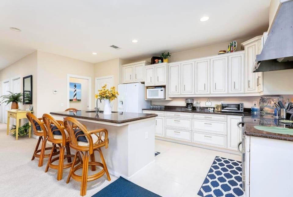 House, 3 Bedrooms | Private kitchen | Fridge, oven, coffee/tea maker, toaster