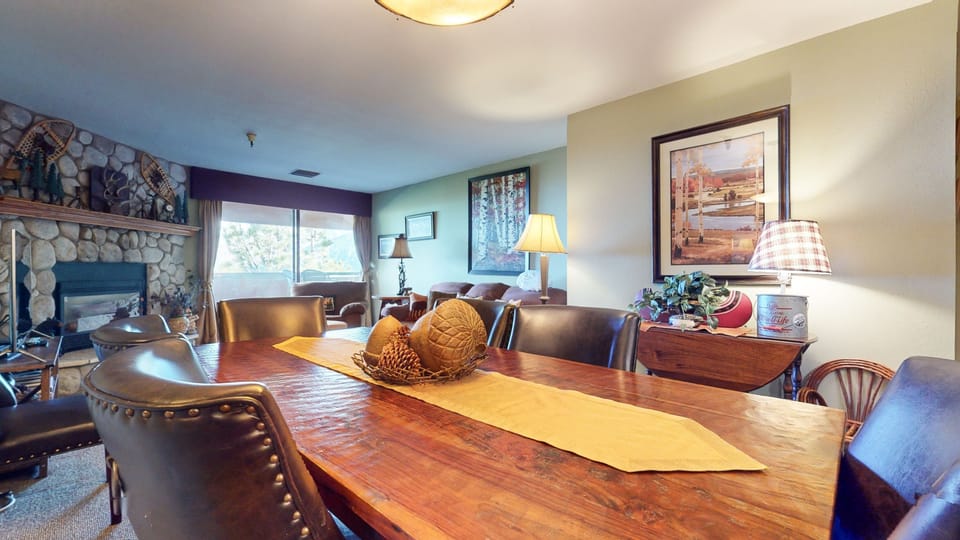Condo, 2 Bedrooms | Dining
