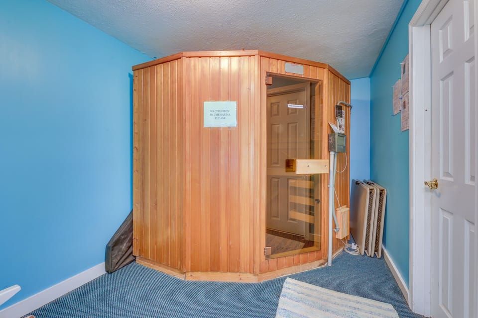 Wellington Manor | Community Amenities | Sauna
