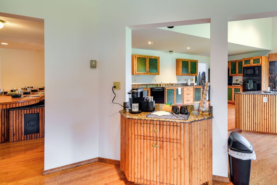 House (6 Bedrooms) | Interior