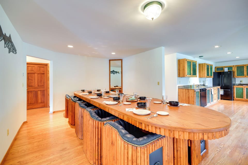 House (6 Bedrooms) | Interior