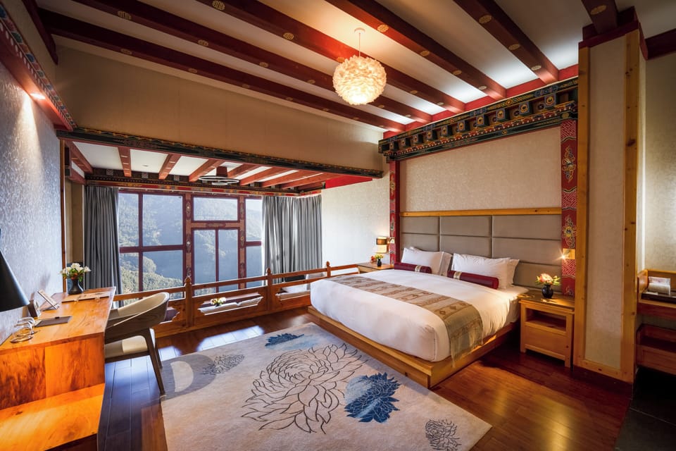Luxury Cottage | Minibar (some free items), desk, laptop workspace, WiFi (free)