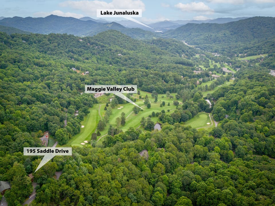 Ultimate Treehouse is conveniently located to all area conveniences