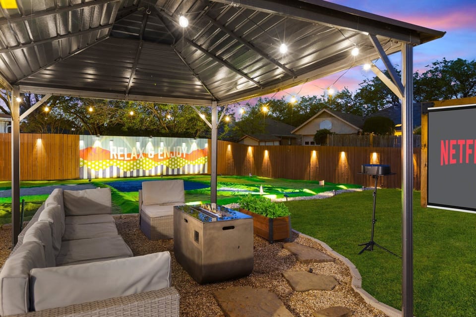 Outdoor Cinema | Firepit | Gazebo 