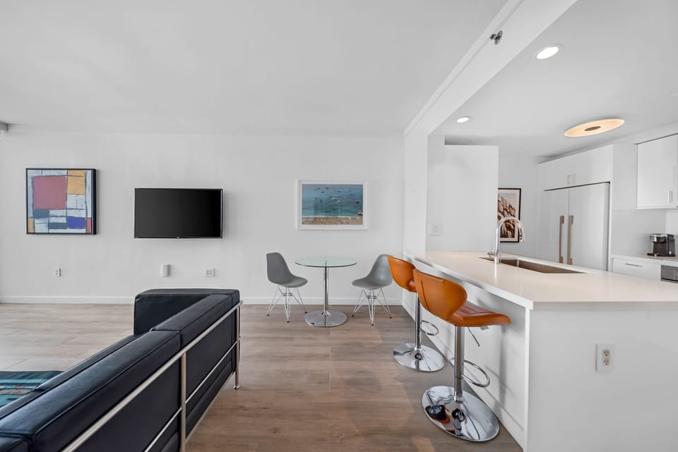 Basic Apartment, 1 King Bed with Sofa bed | Living area