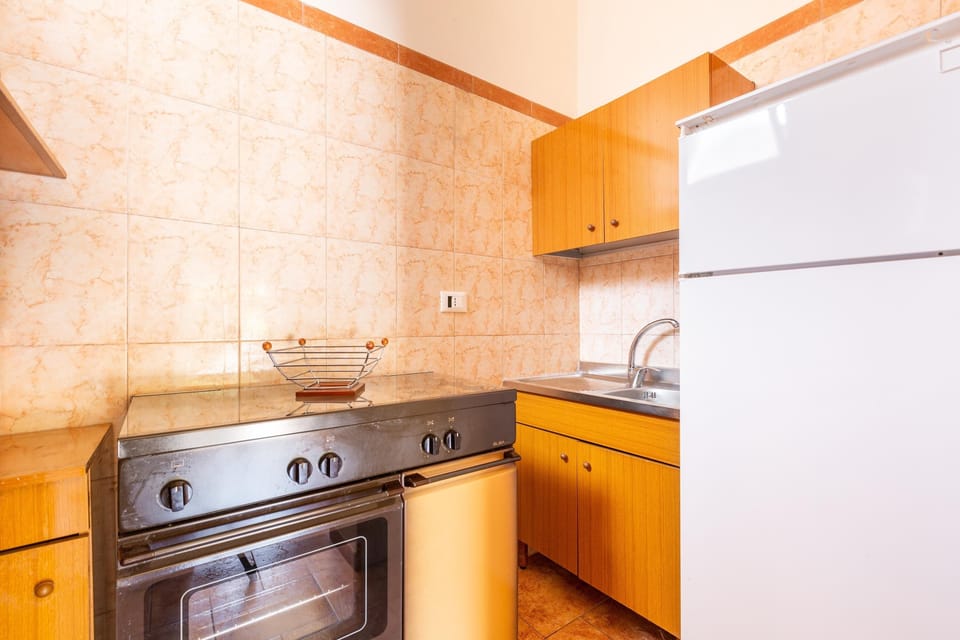 House | Private kitchen | Espresso maker, cookware/dishes/utensils
