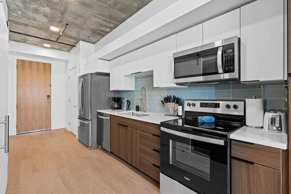 A fully stocked kitchen including organic ground coffee, organic decaf, black tea, creamer, and organic sugar.  Pots pans and cooking utensils are included.