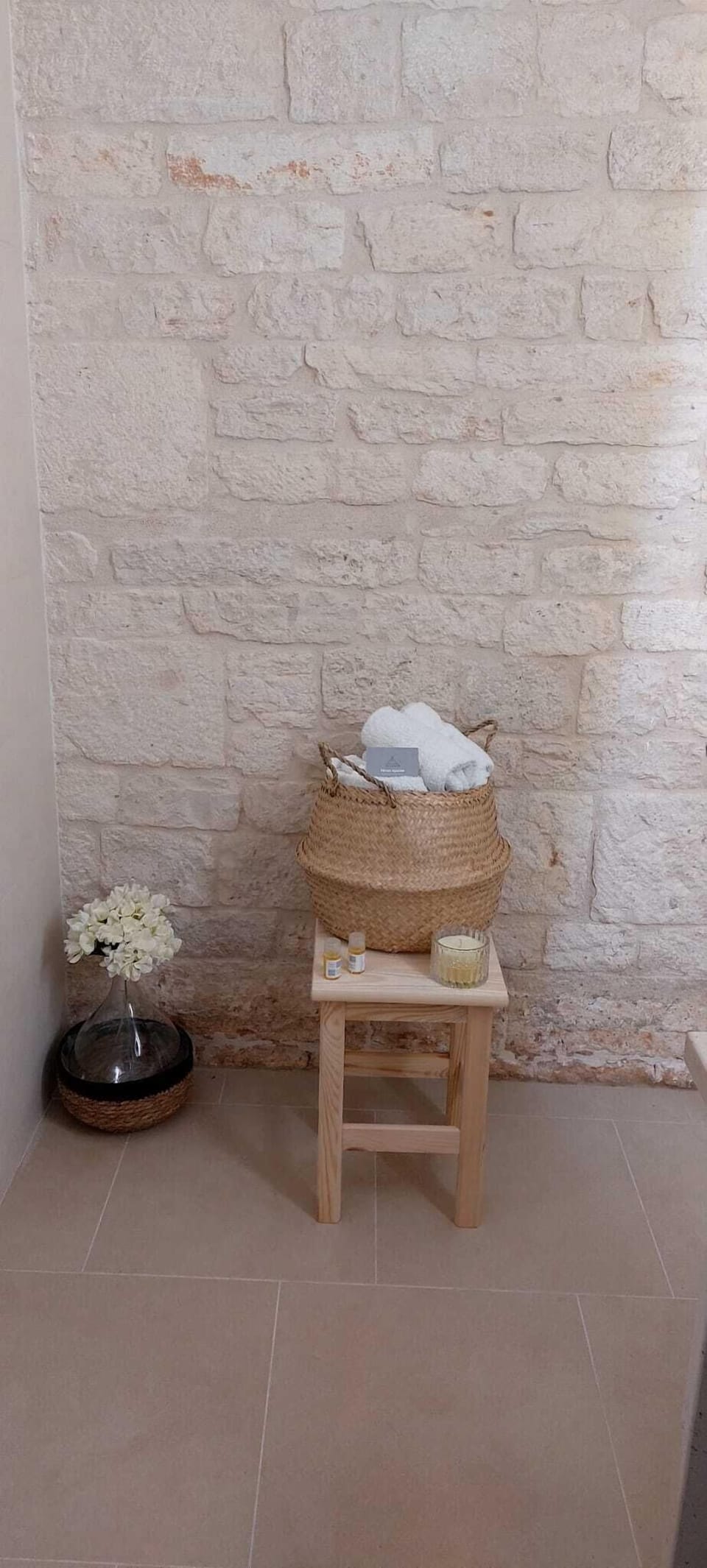 Basic Room | Bathroom | Shower, free toiletries, hair dryer, towels