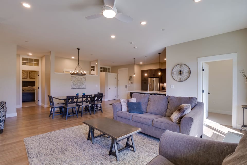 Living Room | Smart TV w/ Cable | Gas Fireplace | Electric Heat | Sleeper Sofa
