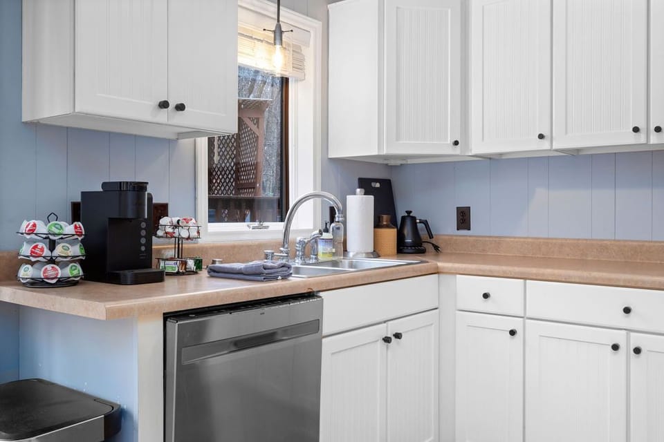 Start your day with coffee at home! Keurig coffee bar with coffee provided