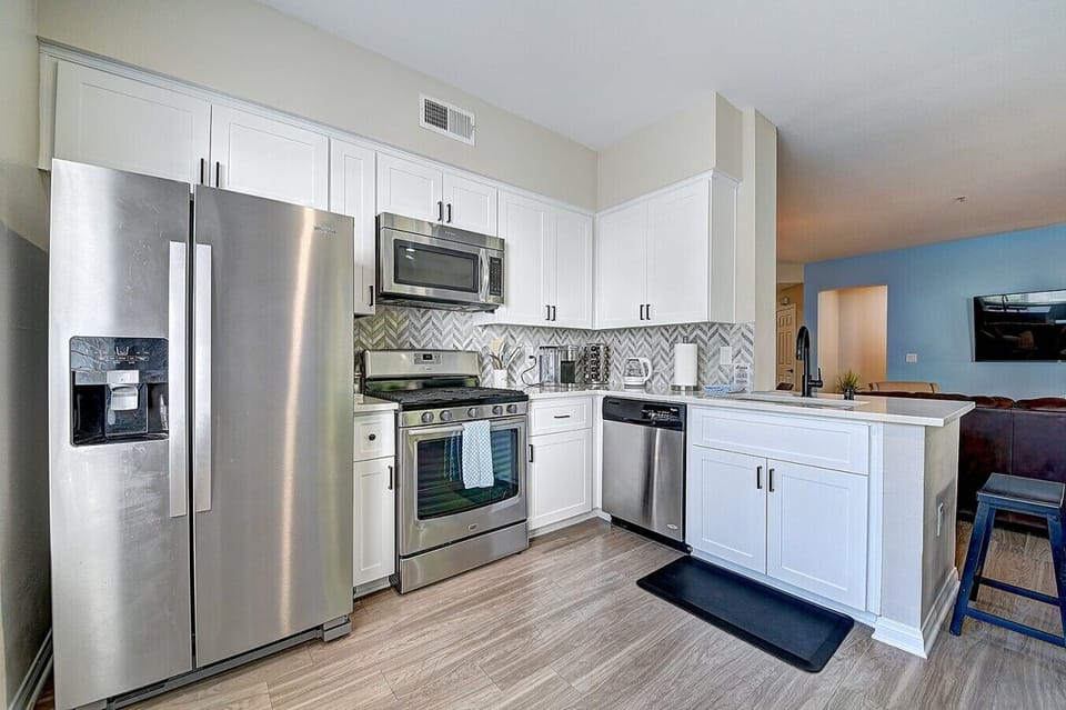 Make yourself at home in our full kitchen, featuring a complimentary gourmet coffee and tea assortment for your stay