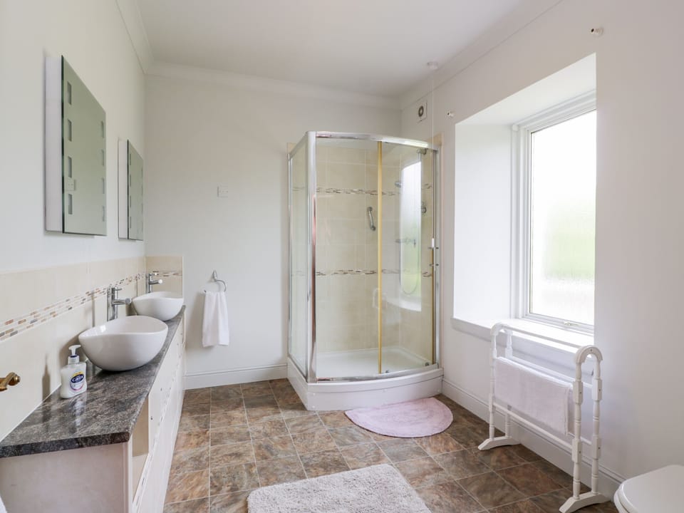 Shieldhill Farm House Cottage in Scotland
