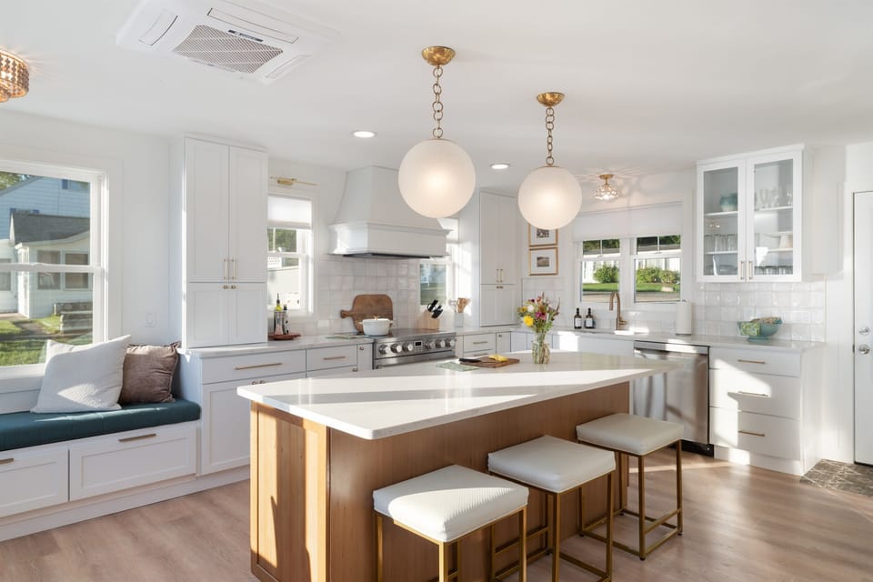 With seating for 10 between the island, bistro table, window seat, and chef’s perch, this kitchen invites everyone to gather, chat, and sip — the perfect spot to linger before or after a meal. ☕🥂✨