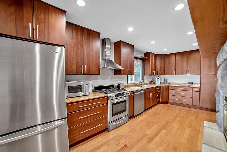 Enjoy cooking in well appointed kitchen