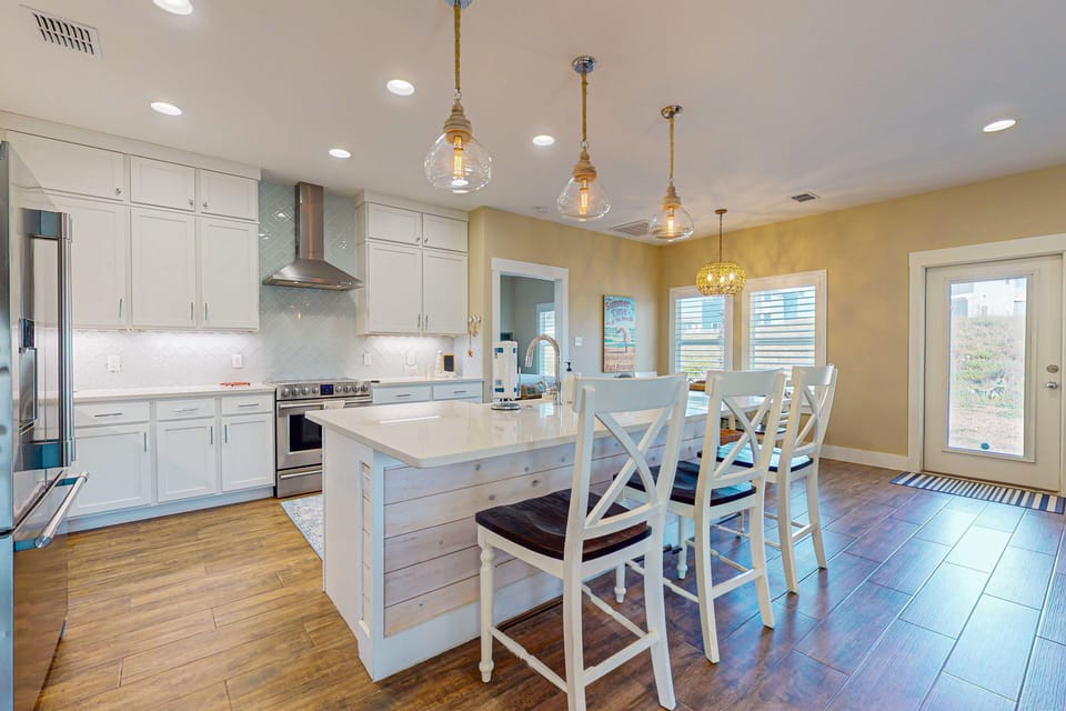 Kitchen Island w/barstools