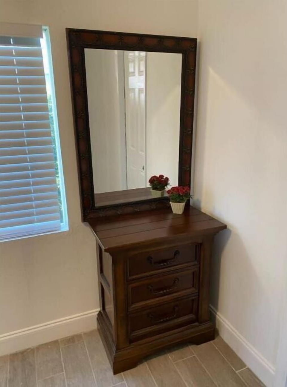 Second bedroom with twin trundle bed, sleeps 2