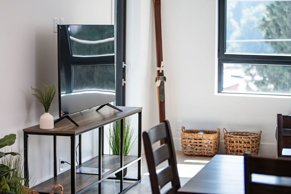 Condo | Living area | 40-inch flat-screen TV with digital channels