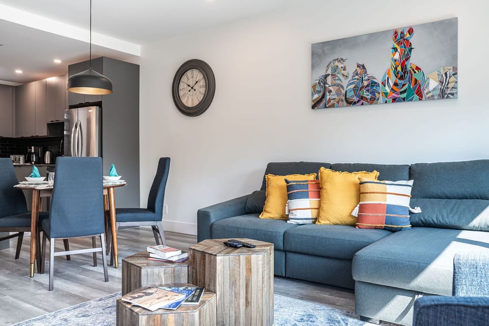 Condo | Living area | 40-inch flat-screen TV with digital channels
