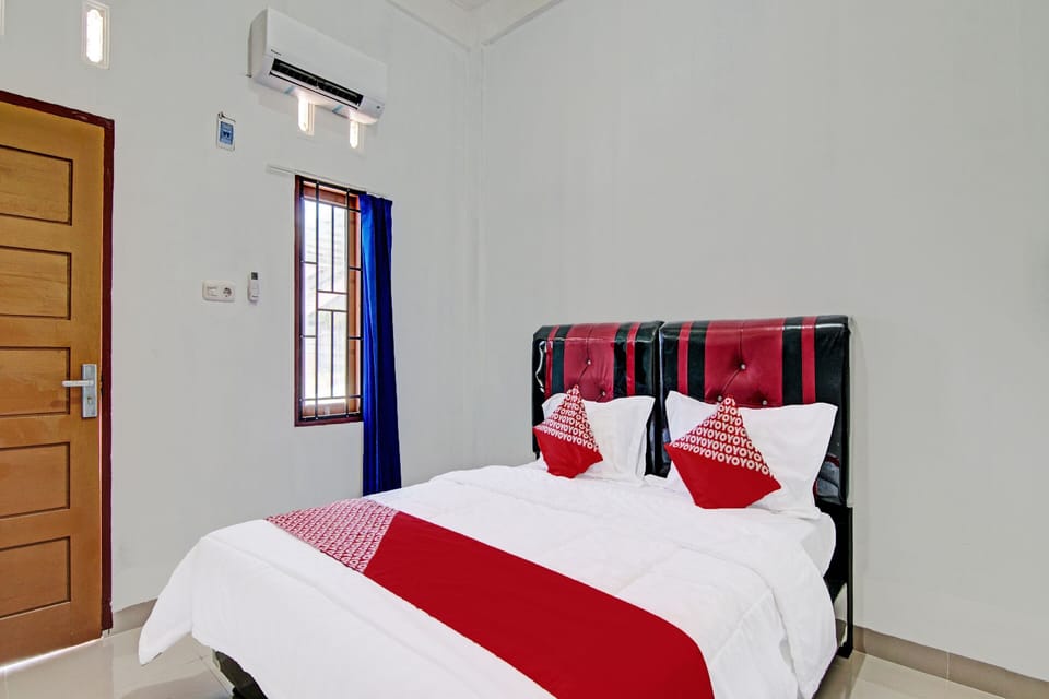 Standard Double Room | Laptop workspace, free WiFi