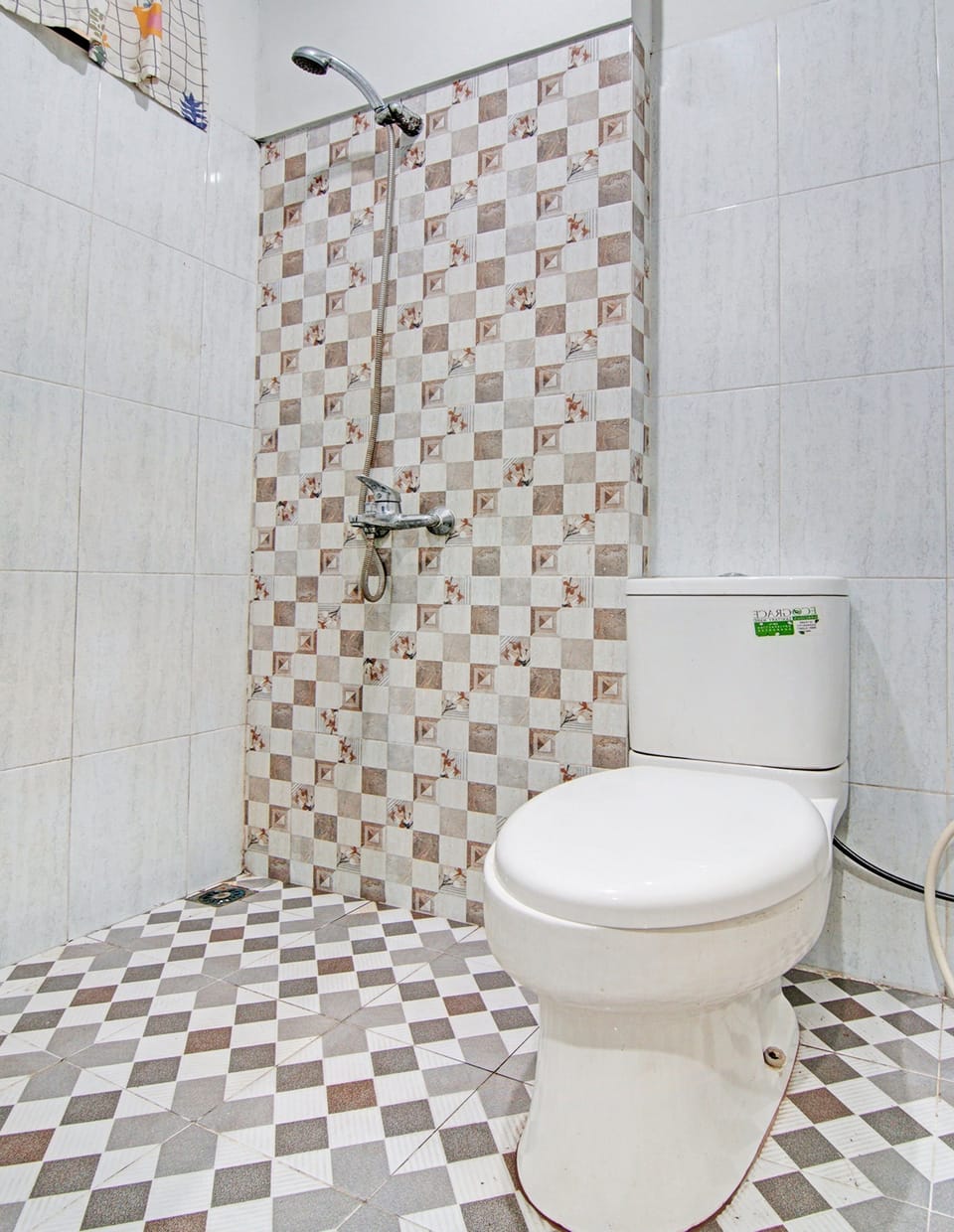 Shower, towels, toilet paper