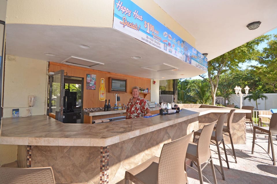 Pool bar &amp; Cafe