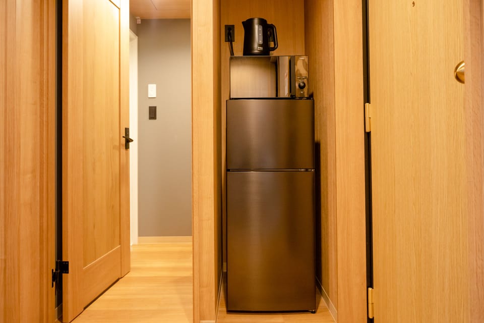 Basic Apartment | Mini-refrigerator