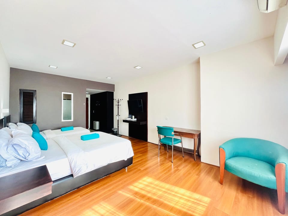 City Suite | Desk, WiFi (free)