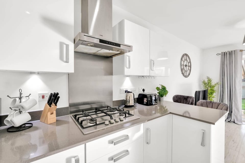 House | Private kitchen | Fridge, microwave, oven, stovetop