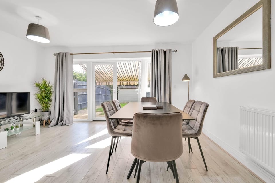 House | In-room dining