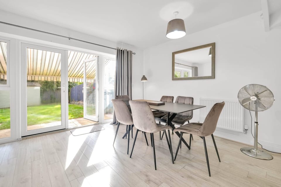 House | In-room dining