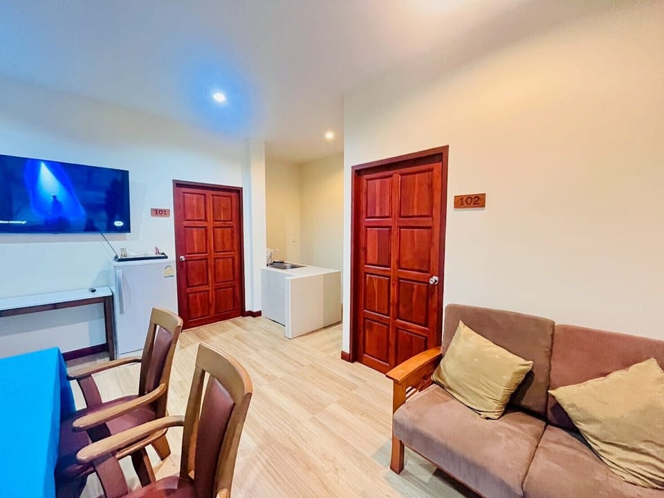 Family House 1 | Blackout drapes, WiFi (free), individually decorated, bed sheets