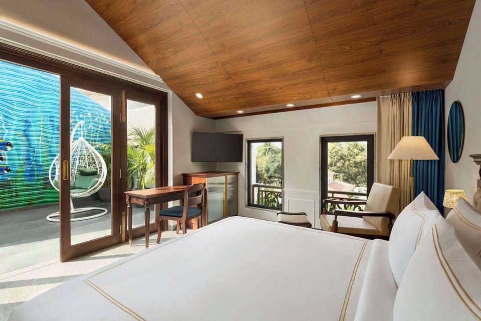Luxury Suite (Skyline View) | Premium bedding, down comforters, minibar, in-room safe
