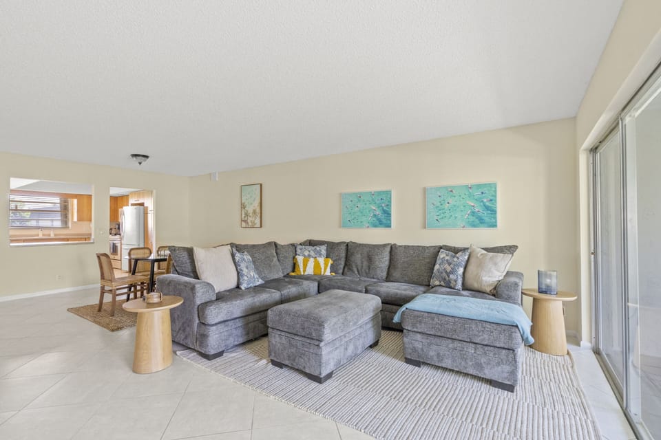 Comfort and convenience combined! 💖 Our Living Room offers ample seating and a large TV for your enjoyment, plus a hidden queen pull-out bed for extra guests. 🛌