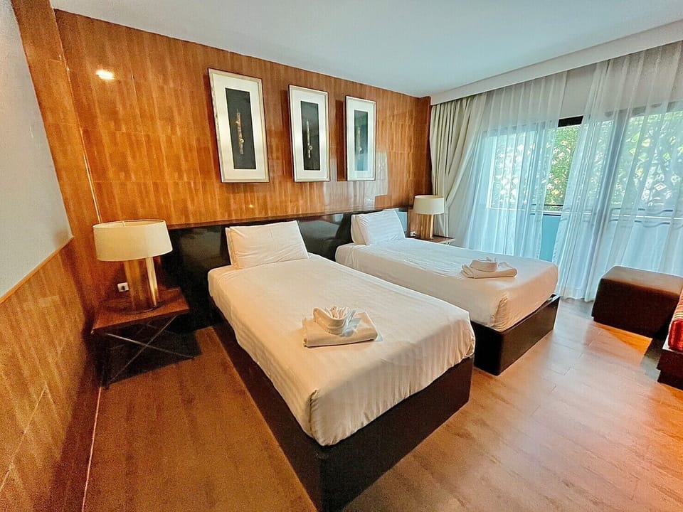 Deluxe Twin Room | In-room safe, individually decorated, individually furnished, desk