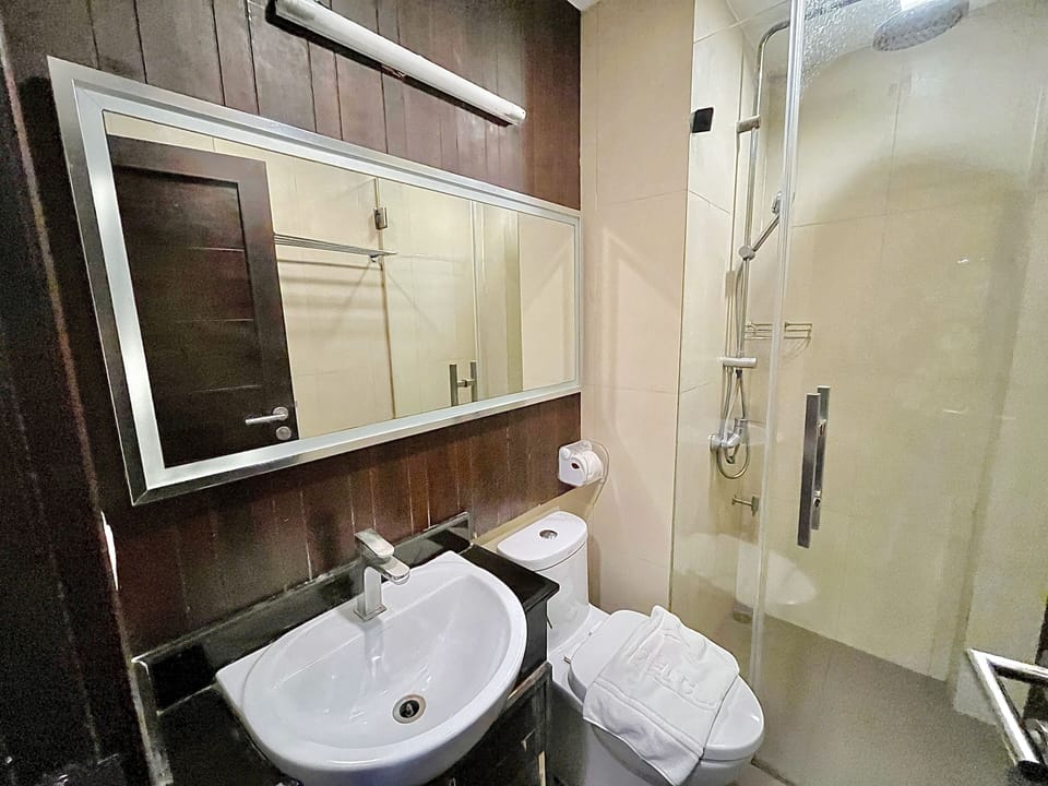 Deluxe Room | Bathroom | Towels