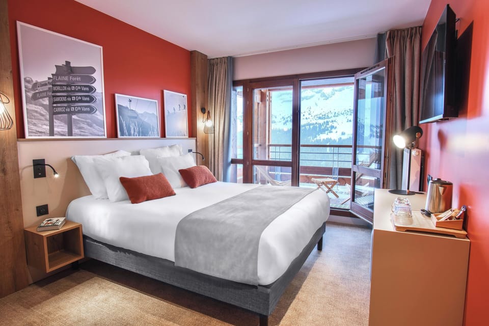 Premium bedding, in-room safe, desk, iron/ironing board
