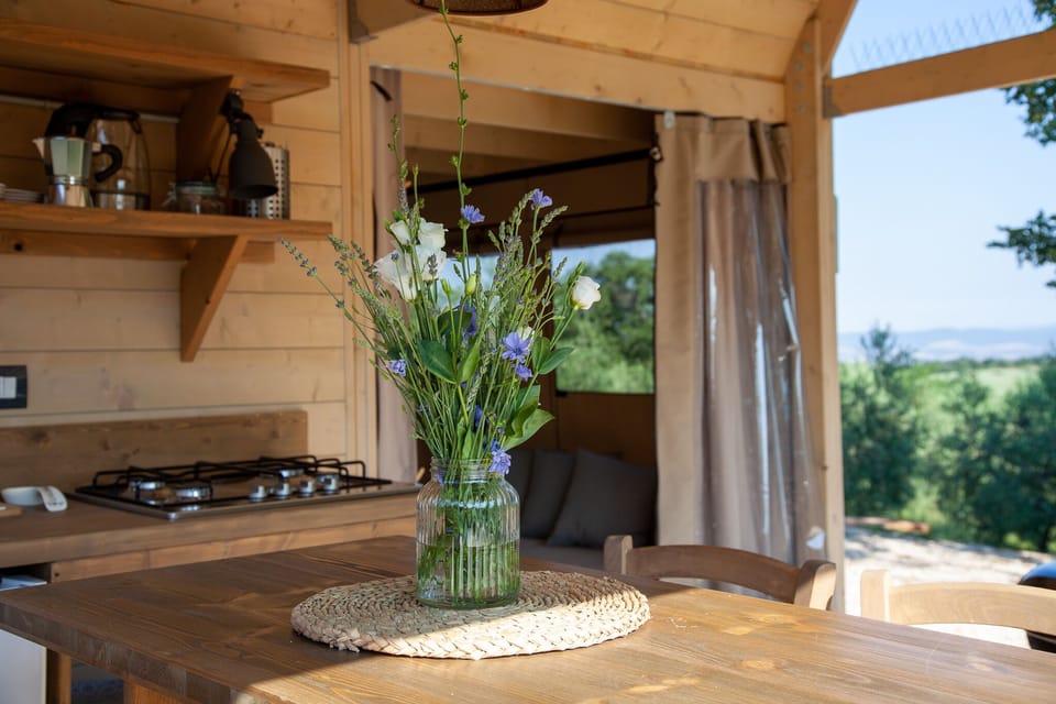 Romantic Tent | Living area