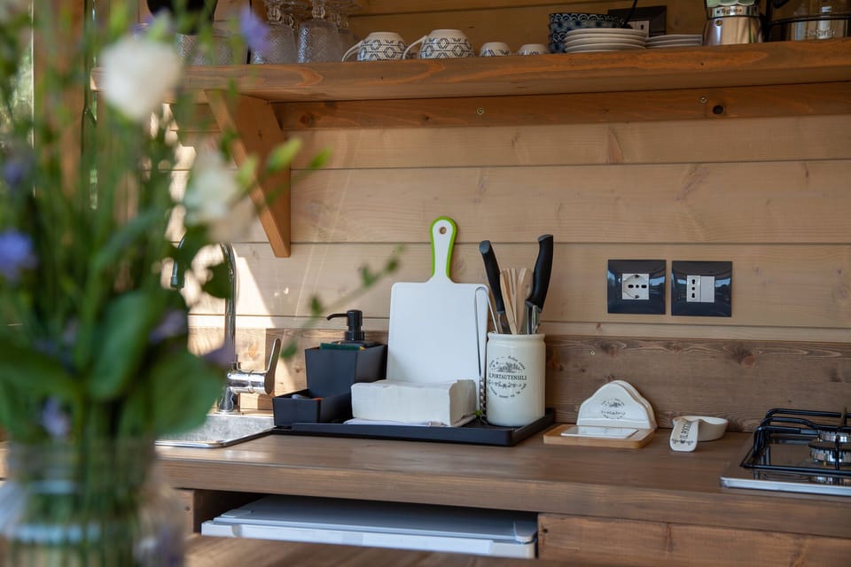 Romantic Tent | Private kitchen | Fridge, electric kettle, cookware/dishes/utensils