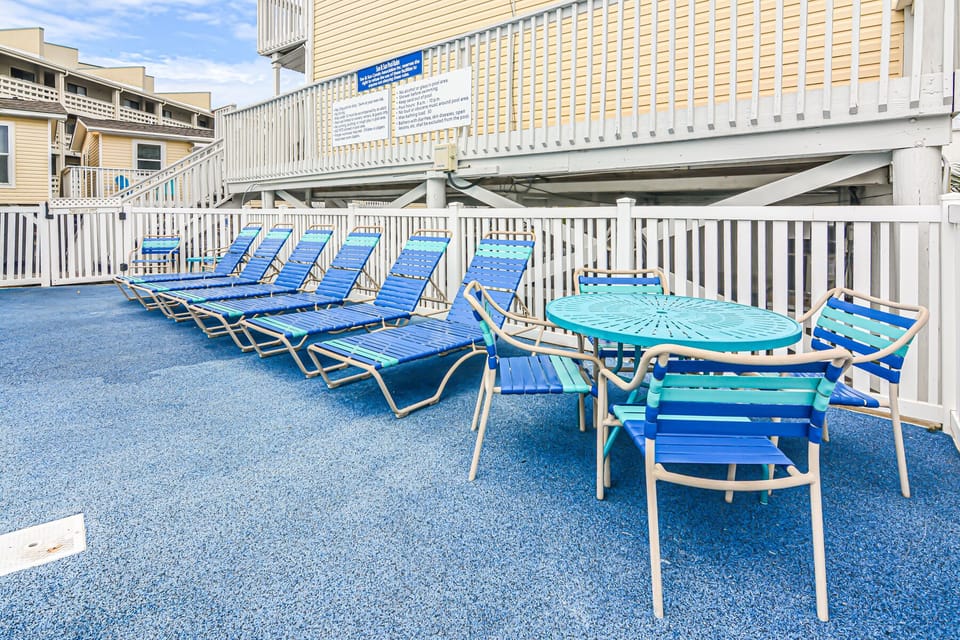 Pool ready to lounge in the sun