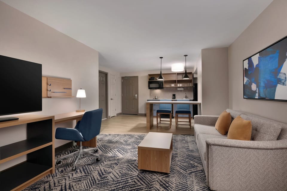 Suite, 1 Bedroom (1 Queen Bed) | In-room safe, desk, laptop workspace, blackout drapes