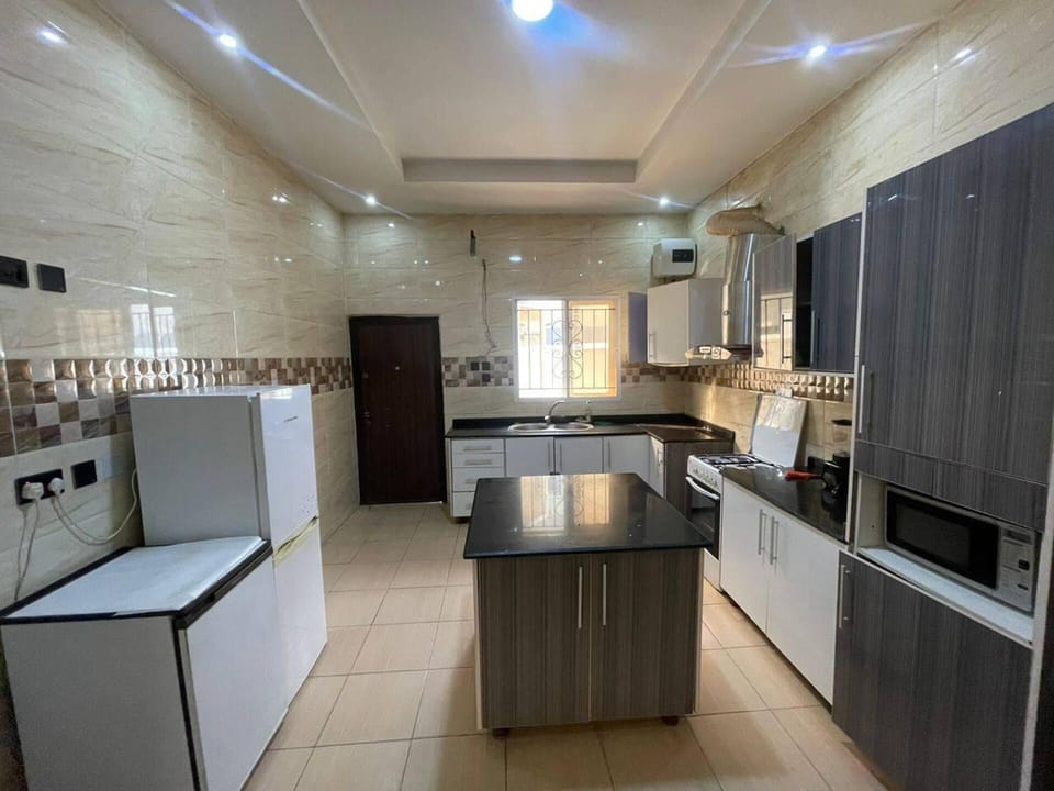 House | Private kitchen | Fridge, microwave, oven, stovetop