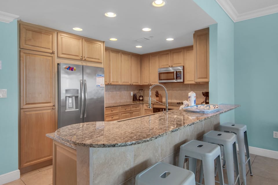 Eat-in bar seating