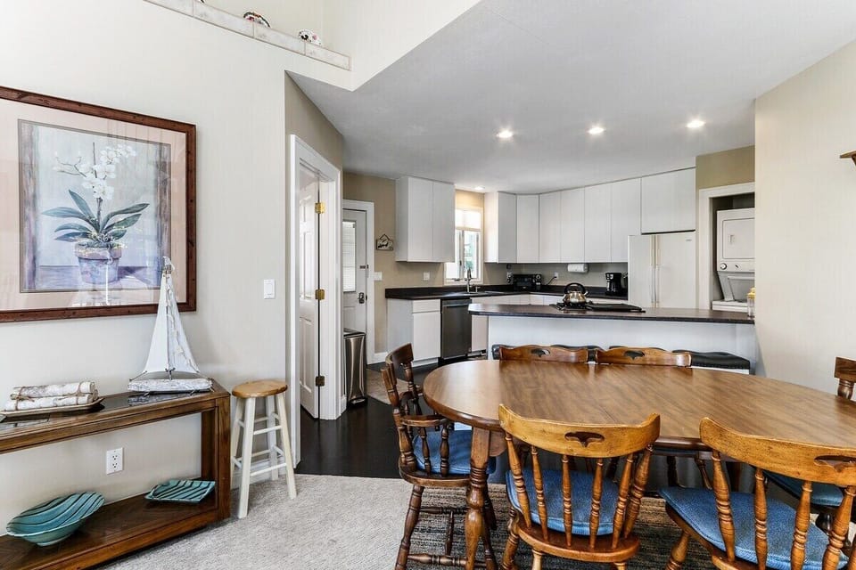 Dining Room with seating for 6